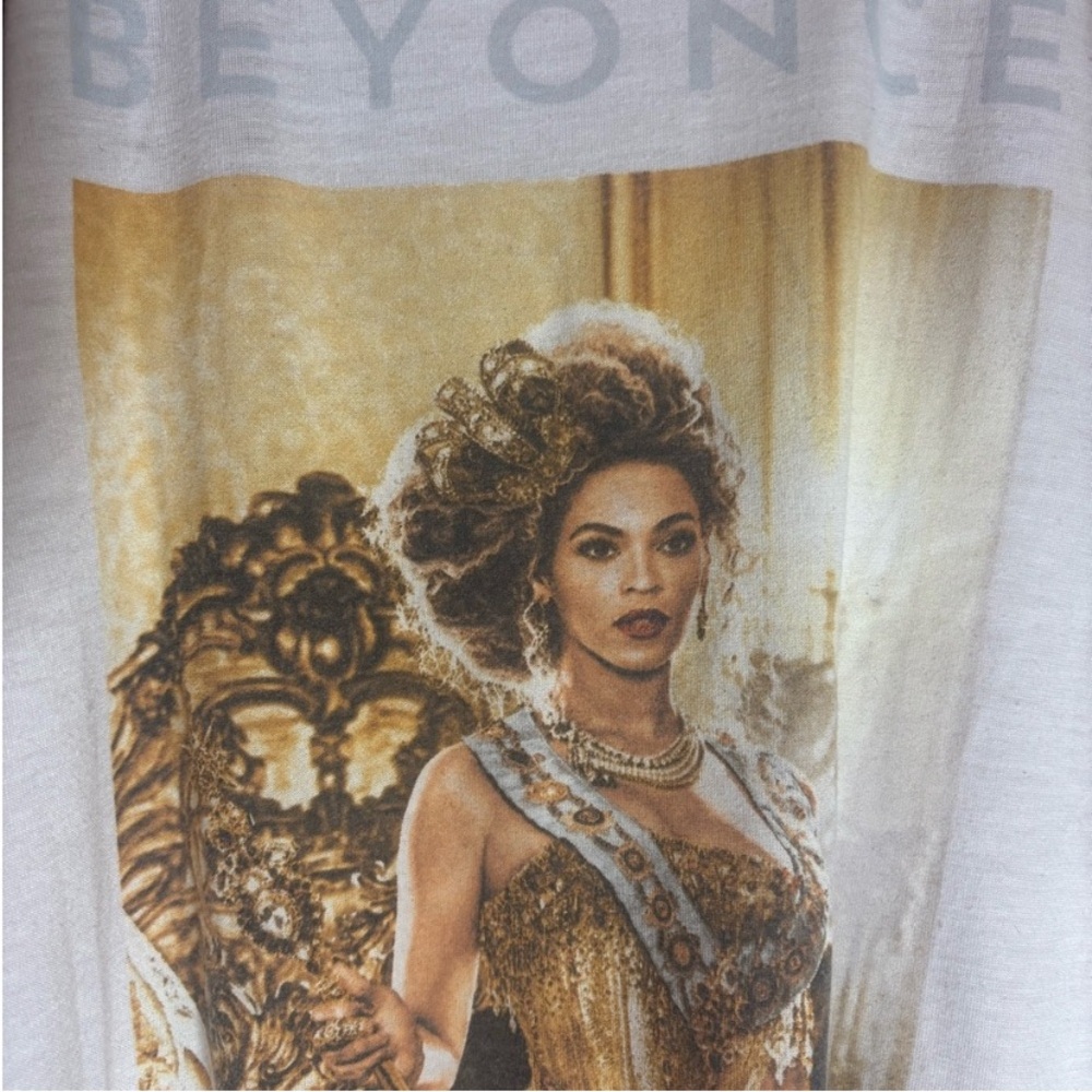 Beyoncé medium white graphic preowned tank top